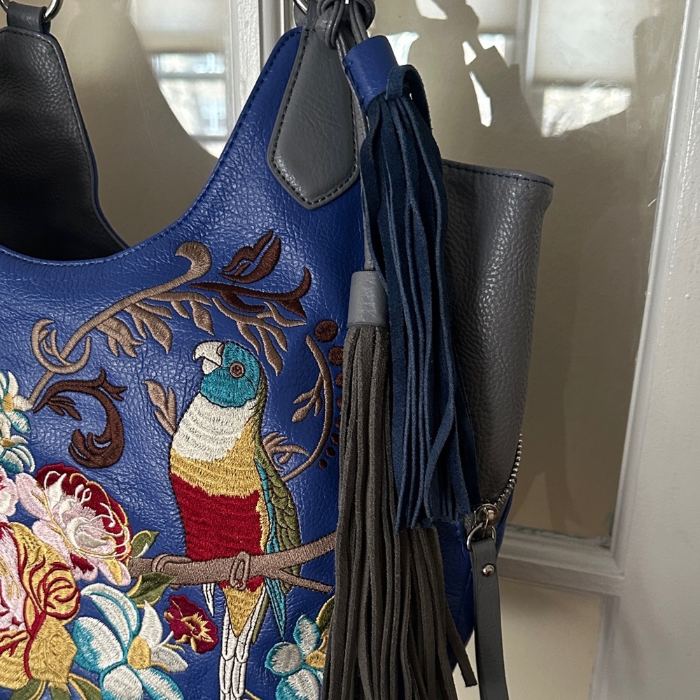 Sharif 1827  Blue Leather Embroidered Shoulder Bag with tassle - Picture 3 of 9